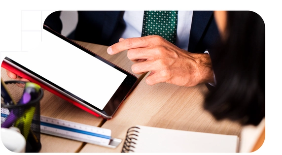 Man using the electronic signature for business in a tablet