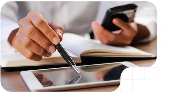 Man performing a qualified electronic signature in a tablet